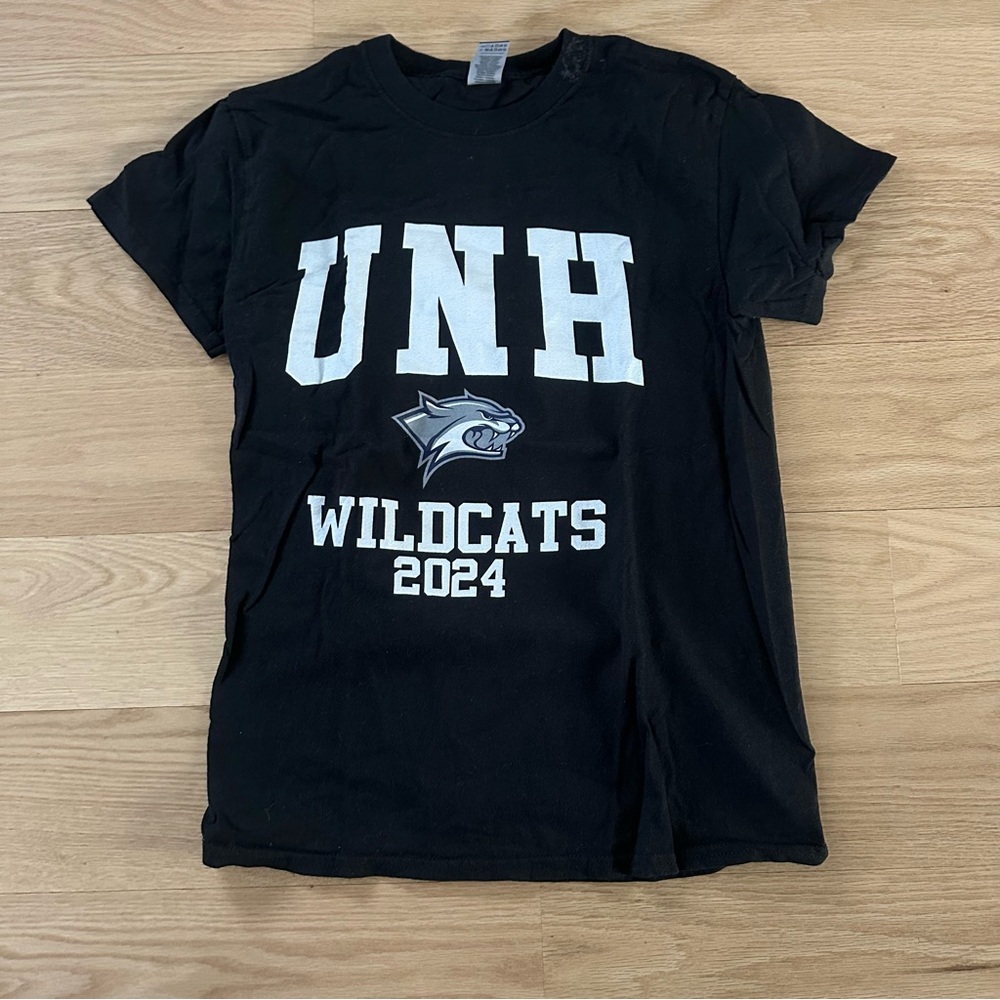 Small UNH Tee Perfect to Crop